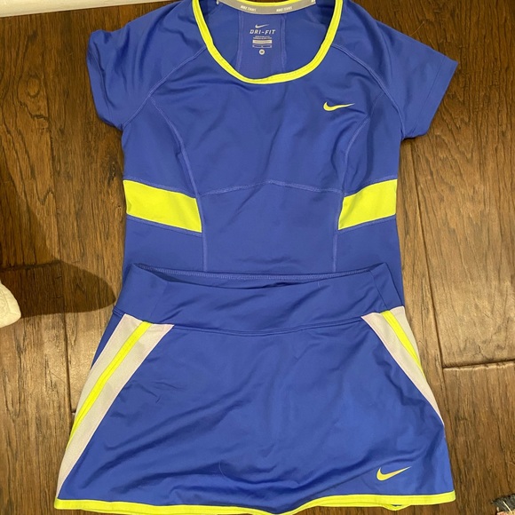 nike shirt and skirt set